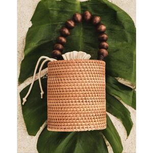 NWT J CREW Handknotted rattan bucket bag with wood beads coastal luxury rattan,